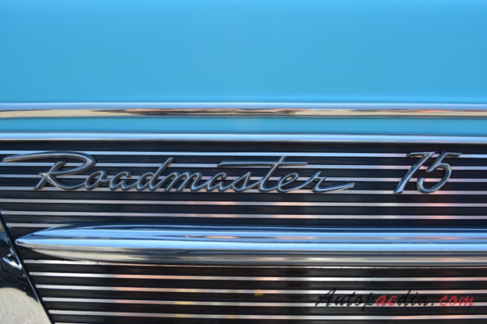 Buick Roadmaster 7th generation 1957-1958 (1958 Roadmaster 75 hardtop 4d), front emblem  