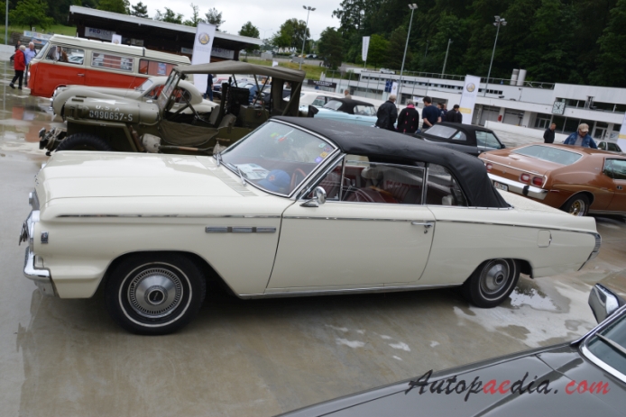 Buick Skylark 2nd generation 1961-1963 (1963 Buick Special Skylark cabriolet 2d), left side view