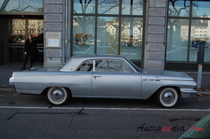 Buick Skylark 2. generacja 1961-1963 (1963 Buick Special Skylark hardtop 2d), prawy bok