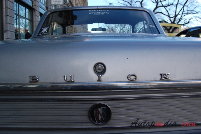 Buick Skylark 2. generacja 1961-1963 (1963 Buick Special Skylark hardtop 2d), emblemat tył 