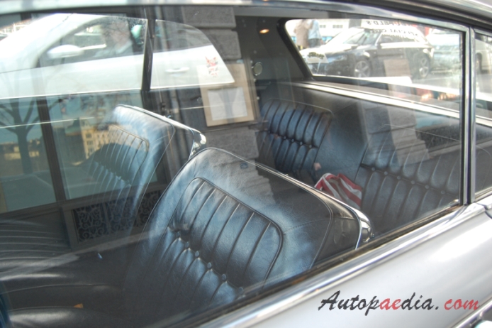 Buick Skylark 2. generacja 1961-1963 (1963 Buick Special Skylark hardtop 2d), wnętrze
