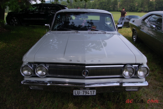 Buick Skylark 2. generacja 1961-1963 (1963 Buick Special Skylark hardtop 2d), przód