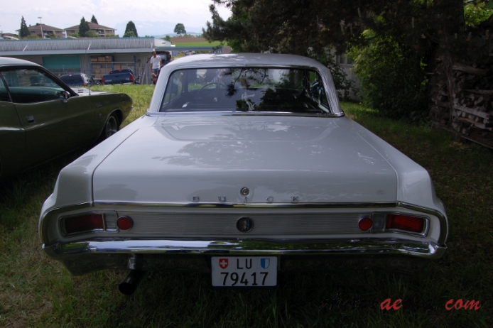 Buick Skylark 2. generacja 1961-1963 (1963 Buick Special Skylark hardtop 2d), tył