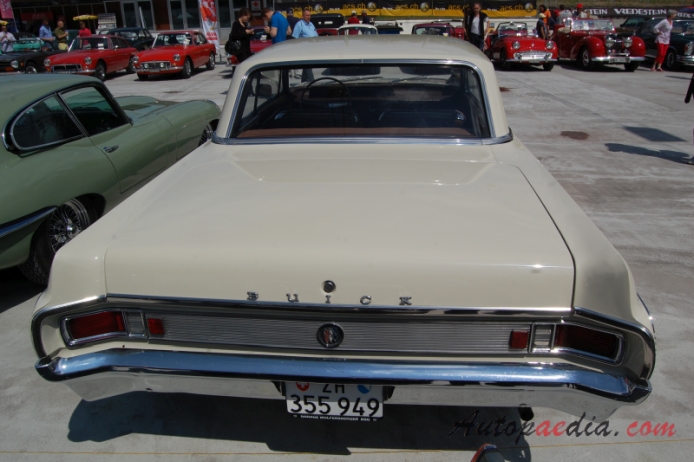 Buick Skylark 2. generacja 1961-1963 (1963 Buick Special Skylark hardtop 2d), tył