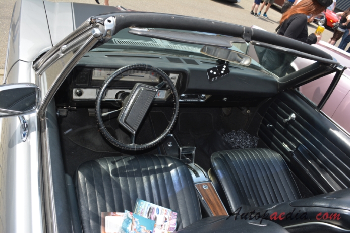 Buick Skylark 3. generacja 1964-1972 (1968 Custom convertible 2d), wnętrze