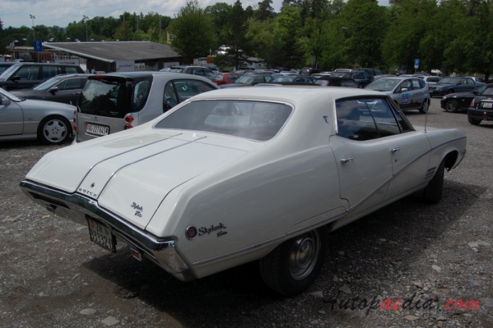 Buick Skylark 3rd generation 1964-1972 (1968 Custom hardtop Coupé 2d), right rear view