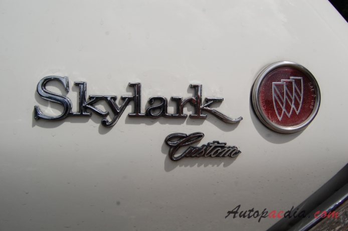 Buick Skylark 3. generacja 1964-1972 (1968 Custom hardtop Coupé 2d), emblemat bok 