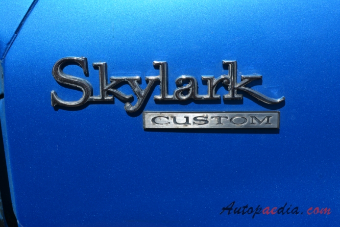 Buick Skylark 3rd generation 1964-1972 (1972 Custom hardtop 4d), side emblem 