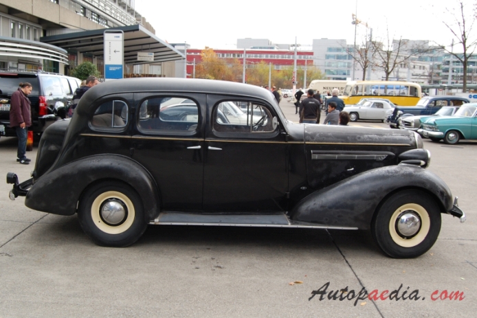 Buick Special 2. series (Special Series 40) 1936-1949 (1936 saloon 4d), prawy bok