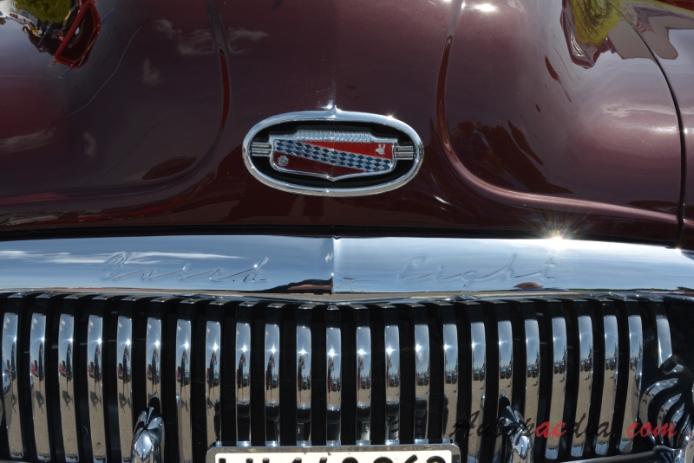 Buick Special 3. series 1949-1958 (1951 sedan 2d), emblemat przód 