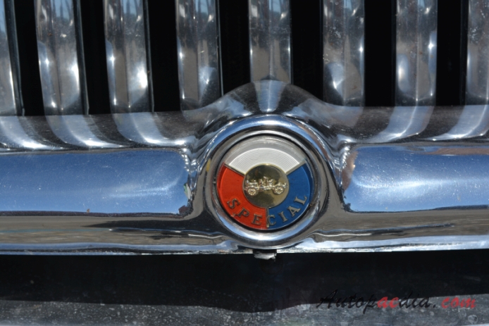 Buick Special 3. series 1949-1958 (1953 saloon 4d), emblemat przód 