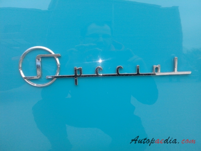 Buick Special 3. series 1949-1958 (1955 sedan 2d), emblemat bok 
