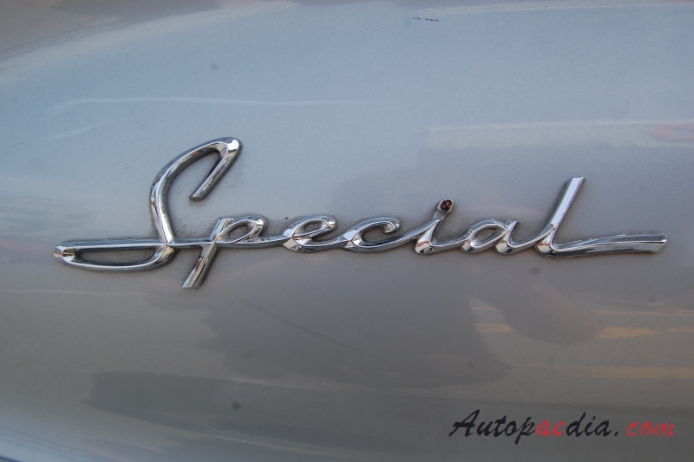 Buick Special 4. series 1961-1963 (1961 sedan 4d), emblemat bok 