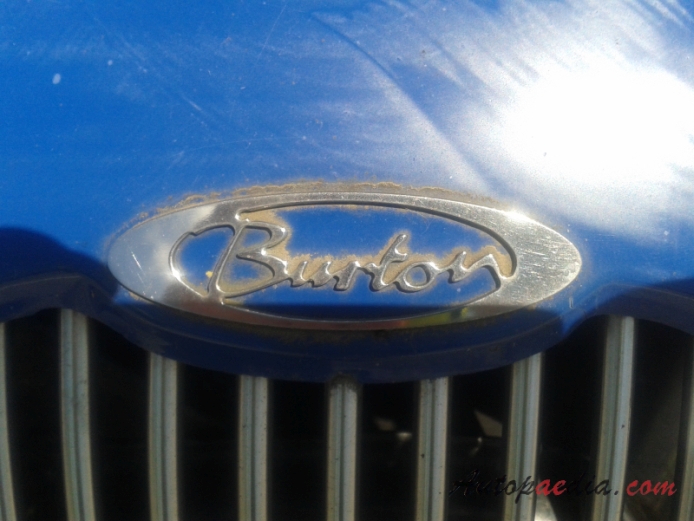 Burton 2CV 2000-present (roadster 2d), emblemat przód 