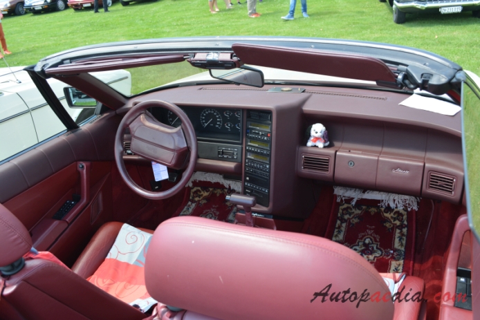 Cadillac Allante 1986-1993 (1990 cabriolet 2d), wnętrze