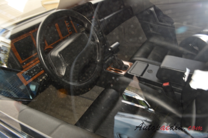 Cadillac Allante 1986-1993 (1993 cabriolet 2d), wnętrze