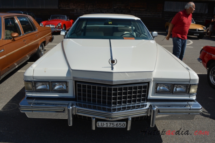 Cadillac Coupé DeVille 7th generation 1971-1976 (1976 Coupé 2d), front view