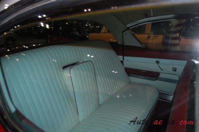Cadillac Sedan DeVille 1. generacja 1956-1958 (1957 Cadillac Series 62 Sedan DeVille hardtop 4d), wnętrze