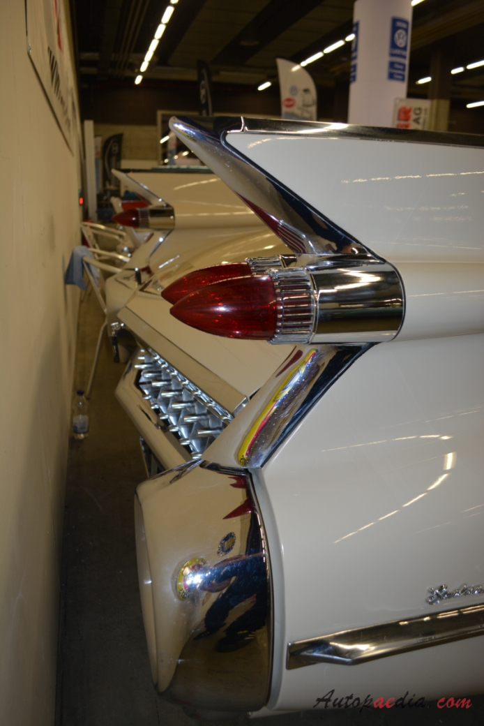 Cadillac Sedan DeVille 2. generacja 1959-1960 (1959 hardtop 4d), tył