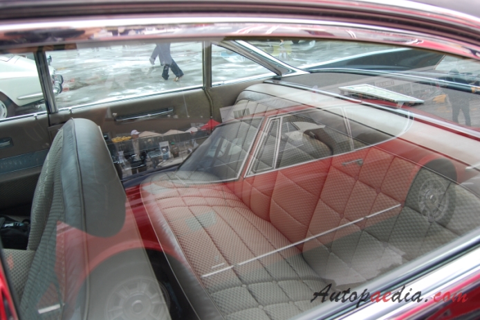Cadillac Sedan DeVille 2. generacja 1959-1960 (1960 hardtop 4d), wnętrze