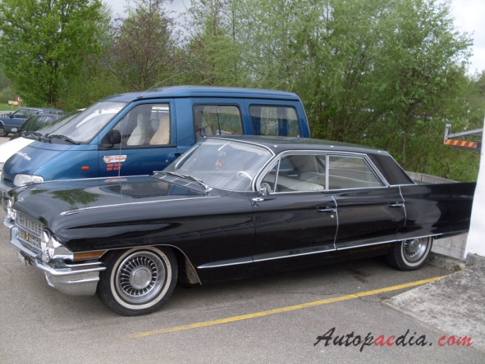 Cadillac Sedan DeVille 3. generacja 1961-1964 (1962 Town Sedan hardtop 4d), lewy bok