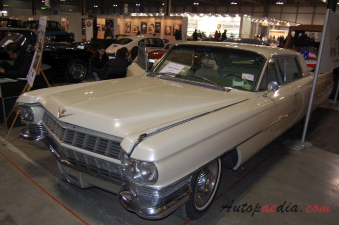 Cadillac Sedan DeVille 3. generacja 1961-1964 (1964 hardtop 4d), lewy przód