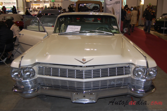 Cadillac Sedan DeVille 3. generacja 1961-1964 (1964 hardtop 4d), przód