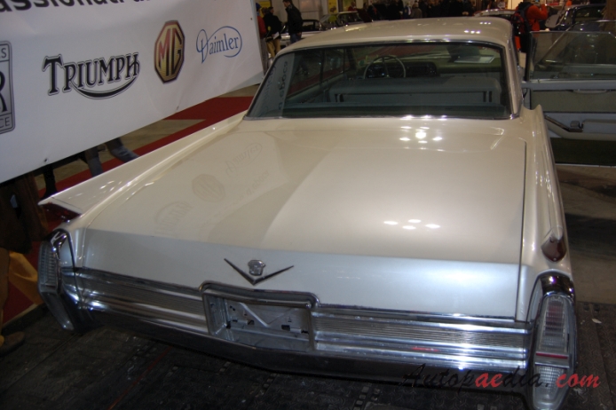 Cadillac Sedan DeVille 3rd generation 1961-1964 (1964 hardtop 4d), rear view