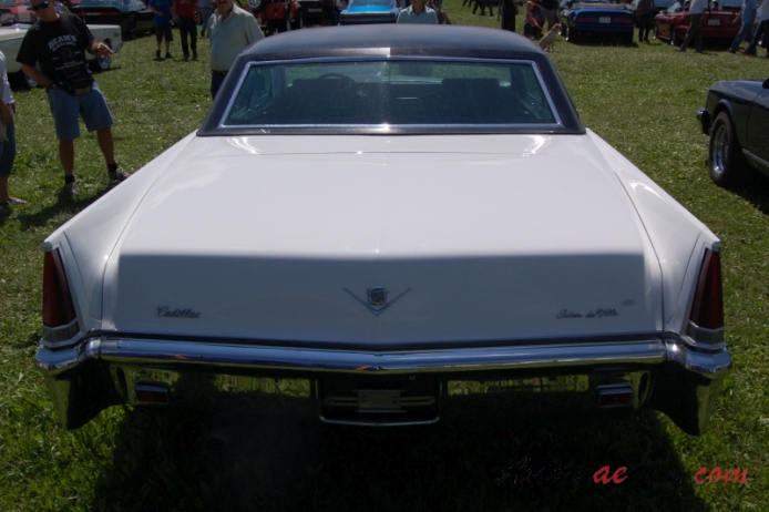 Cadillac Sedan DeVille 4. generacja 1965-1970 (1969 hardtop 4d), tył