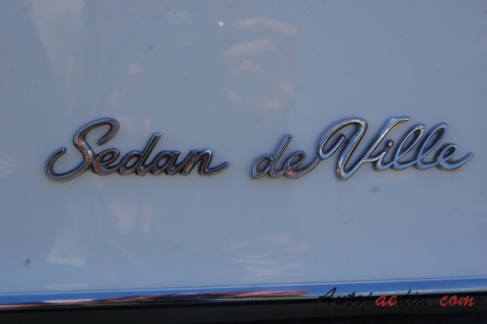 Cadillac Sedan DeVille 4. generacja 1965-1970 (1969 hardtop 4d), emblemat tył 