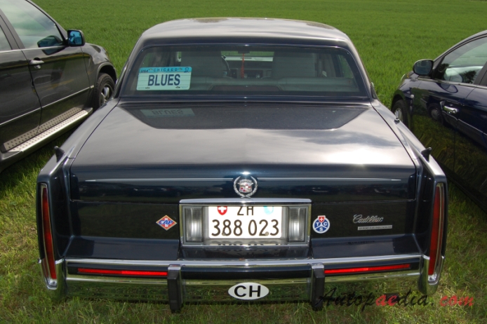 Cadillac Sedan DeVille 7th generation 1985-1993 (1991-1993 4.9 V8 sedan 4d), rear view