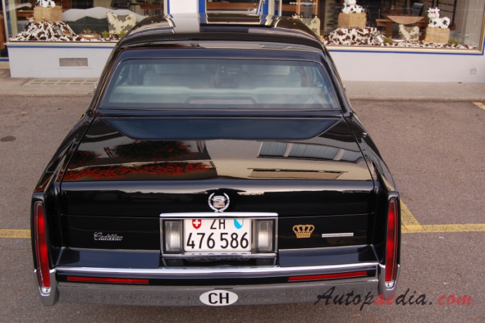 Cadillac Sedan DeVille 7. generacja 1985-1993 (1993 4.9 V8 sedan 4d), tył