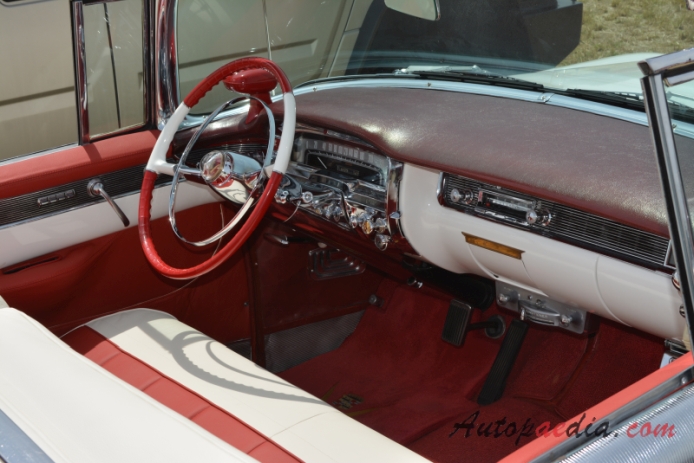 Cadillac Eldorado 2. generacja 1954-1956 (1955 convertible 2d), wnętrze