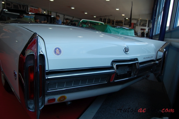 Cadillac Eldorado 7. generacja 1965-1966 (1966 convertible 2d), tył
