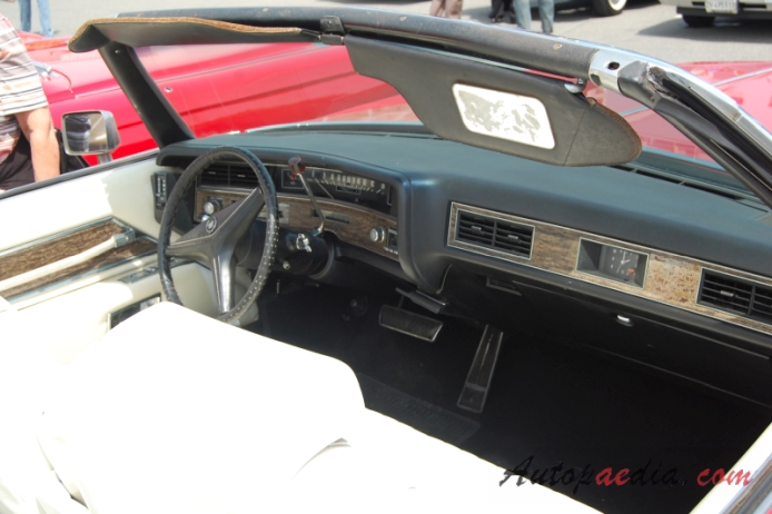 Cadillac Eldorado 9. generacja 1971-1978 (1972 convertible 2d), wnętrze