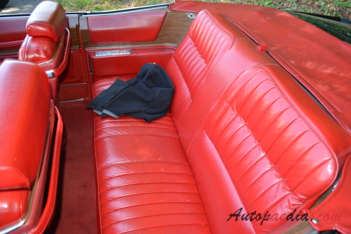 Cadillac Eldorado 9. generacja 1971-1978 (1974 convertible 2d), wnętrze