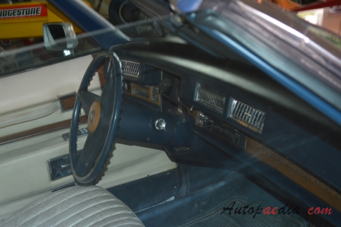 Cadillac Eldorado 9. generacja 1971-1978 (1974 convertible 2d), wnętrze