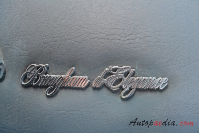 Cadillac Fleetwood Brougham 1977-1986 (1980 Brougham sedan 4d), emblemat bok 