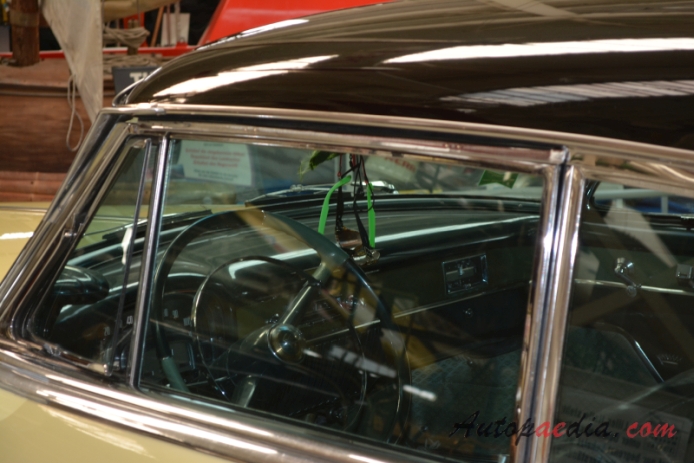 Cadillac Series 62 3rd generation 1948-1953 (1953 Coupé 2d), interior
