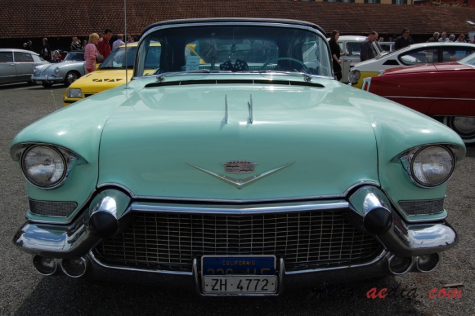 Cadillac Series 62 5. generacja 1957-1958 (1957 convertible 2d), przód