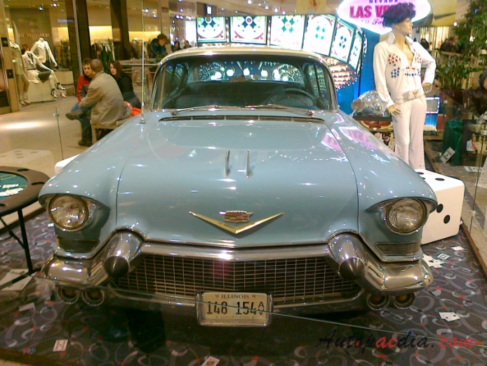 Cadillac Series 62 5. generacja 1957-1958 (1957 hardtop 4d), przód