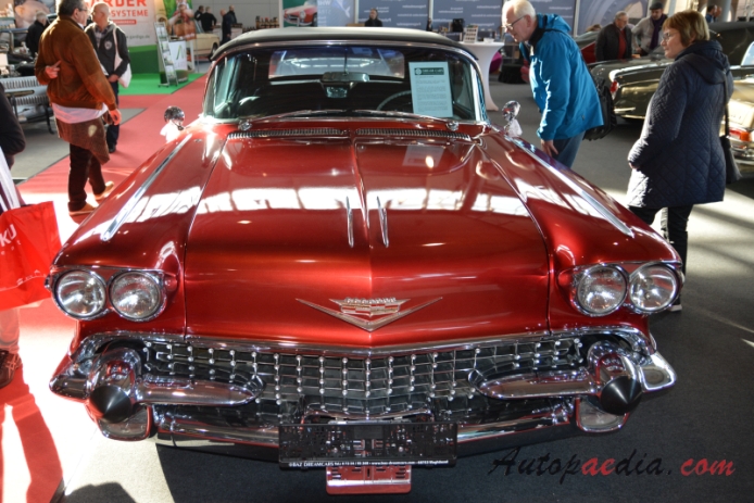 Cadillac Series 62 5. generacja 1957-1958 (1958 convertible 2d), przód