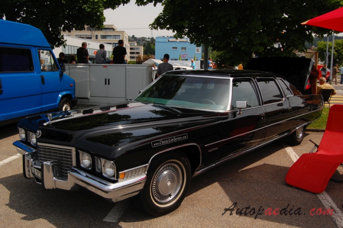 Cadillac Series 70 10th generation 1971-1976 (1972 Cadillac Series 75 Fleetwood limousine 4d), left front view
