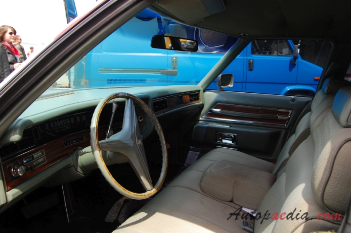 Cadillac Series 70 10. generacja 1971-1976 (1972 Cadillac Series 75 Fleetwood limuzyna 4d), wnętrze