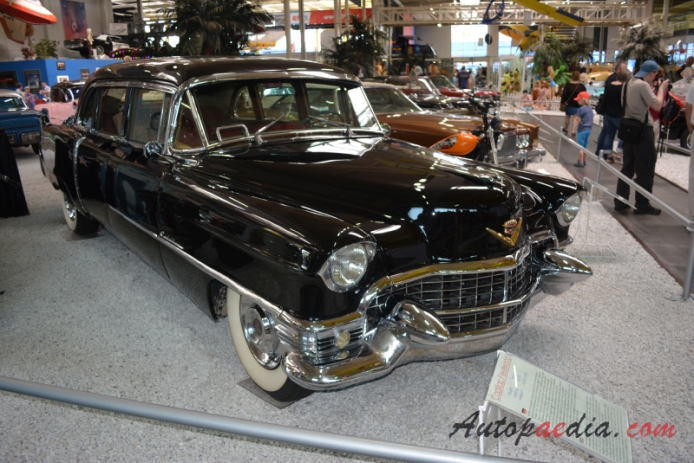 Cadillac Series 70 5. generacja 1954-1956 (1955 Cadillac Series 75 Fleetwood limuzyna 4d), prawy przód