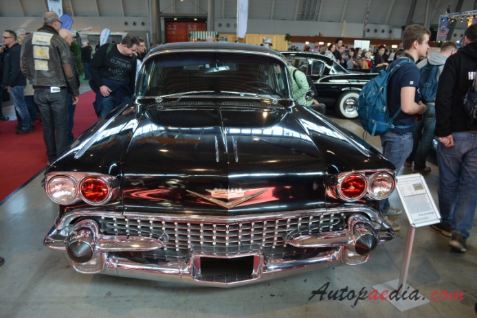 Cadillac Series 70 6th generation 1957-1958 (1958 Cadillac Series 75 Fleetwood Derham Imperial Sedan 4d), front view