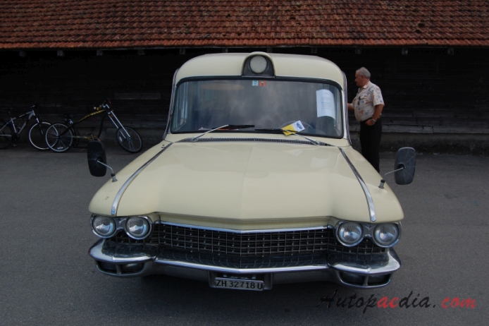 Cadillac Series 70 7th generation 1959-1960 (1960 Cadillac Series 6700 Fleetwood ambulance), front view