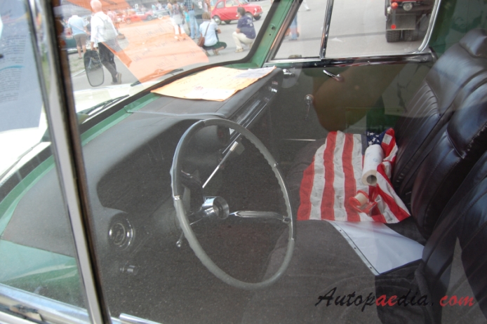 Cadillac Series 70 7th generation 1959-1960 (1960 Cadillac Series 6700 Fleetwood ambulance), interior