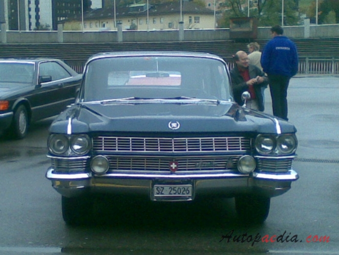 Cadillac Series 70 8. generacja 1961-1965 (1964 Cadillac Series 6700 Fleetwood limuzyna 4d), przód