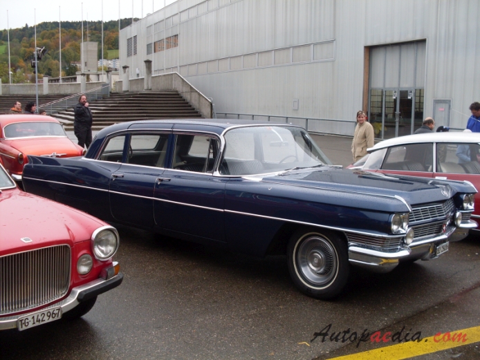 Cadillac Series 70 8. generacja 1961-1965 (1964 Cadillac Series 6700 Fleetwood limuzyna 4d), prawy przód